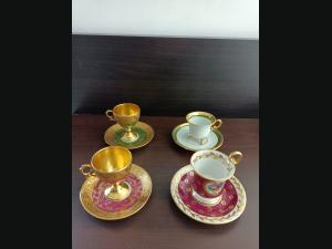 Superbes , 4 tasses et sous-tasse de collection , en porcelaine et or fin.