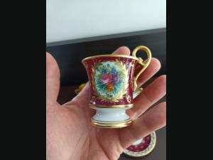 Superbes , 4 tasses et sous-tasse de collection , en porcelaine et or fin.