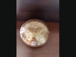 Ancien bassin oriental deux tons, en cuivre épais , décor de frises ciselées.