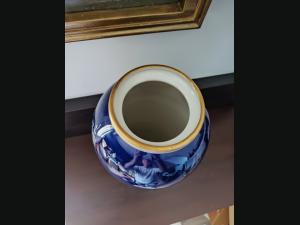 Grand vase 48 cm , Capodimonte, bleu cobalt ,de Keramos Italie,signé.