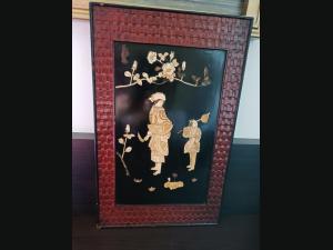 Début 20e siècle , tableau en bois laqué asiatique, avec marqueterie d os.