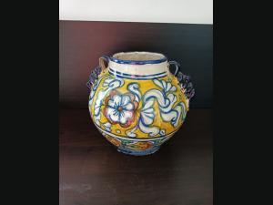 Vase , poterie Talavera (Mexique) des années 1950 avec poignées en ruban.