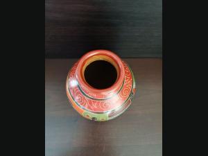 Petit vase en céramique issu de l'artisanat du Nicaragua ,décor traditionnel.