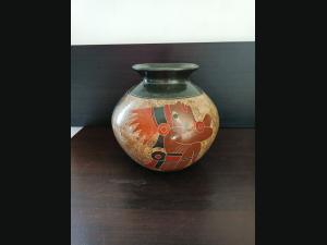 Superbe vase du Nicaragua (San Juan de Oriente), signé , travail exceptionnel.