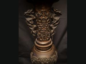 Vase tripode en bronze