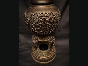 Vase tripode en bronze