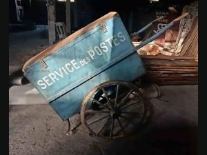 Char à bras ancien de La Poste