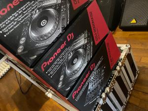 2 CDJ 2000 Pioneer et 1 DJM 900 Nexus