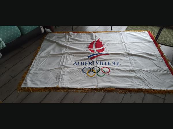 Drapeaux jeux olympiques Albertville 1992.