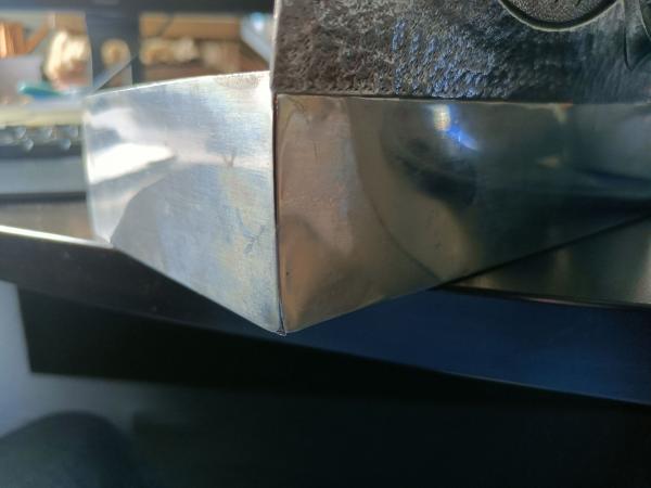 Superbe coffret sculpté en étain et cuir signe "Reival"