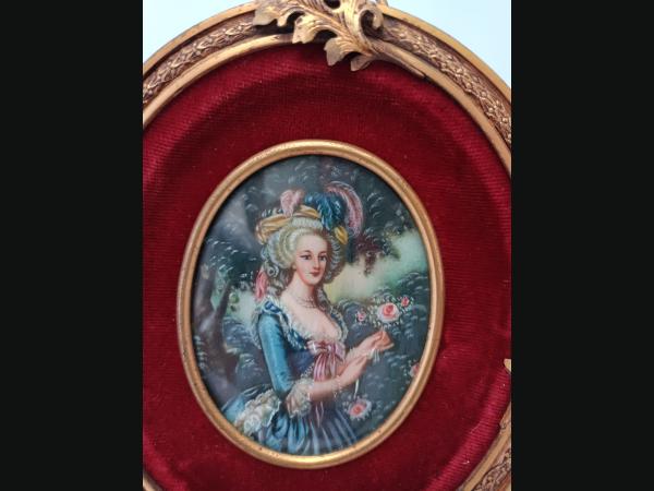 Marie-Antoinette d'après Vigée Le Brun, miniature ovale sur ivoire.