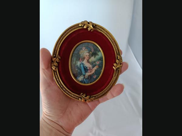 Marie-Antoinette d'après Vigée Le Brun, miniature ovale sur ivoire.
