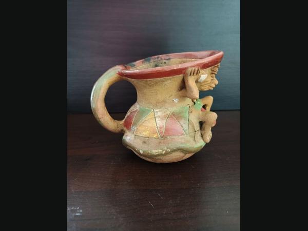 PICHET ANTHROPOMORPHE Culture Aztèque, Mexique central (reproduction)