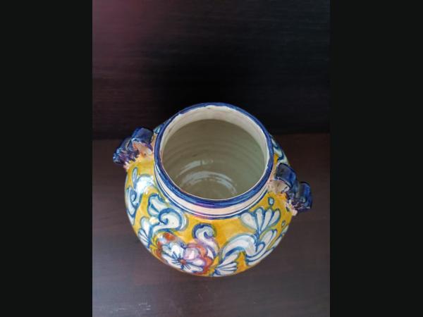 Vase , poterie Talavera (Mexique) des années 1950 avec poignées en ruban.