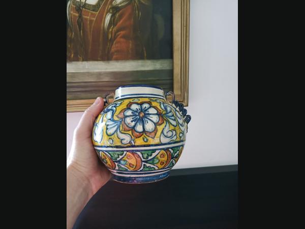 Vase , poterie Talavera (Mexique) des années 1950 avec poignées en ruban.