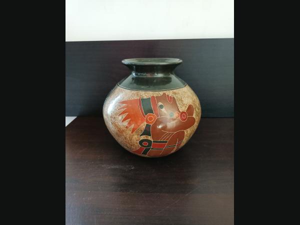 Superbe vase du Nicaragua (San Juan de Oriente), signé , travail exceptionnel.
