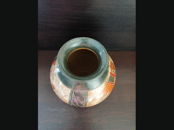 Superbe vase du Nicaragua (San Juan de Oriente), signé , travail exceptionnel.