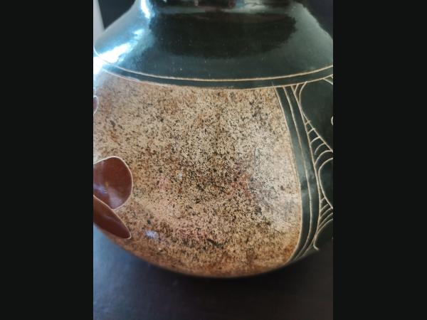 Superbe vase du Nicaragua (San Juan de Oriente), signé , travail exceptionnel.