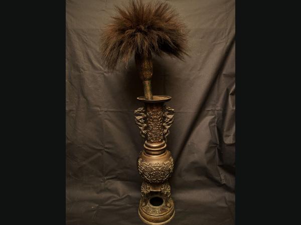 Vase tripode en bronze