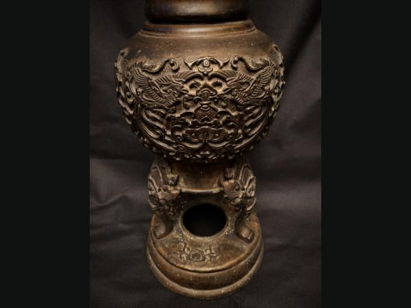Vase tripode en bronze