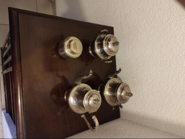 Ensemble théière et cafetière en métal argenté
